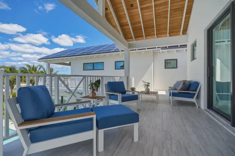 Le Canal New Providence Paradise Island BS