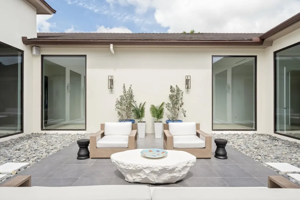 Bali Cinq New Providence Paradise Island BS