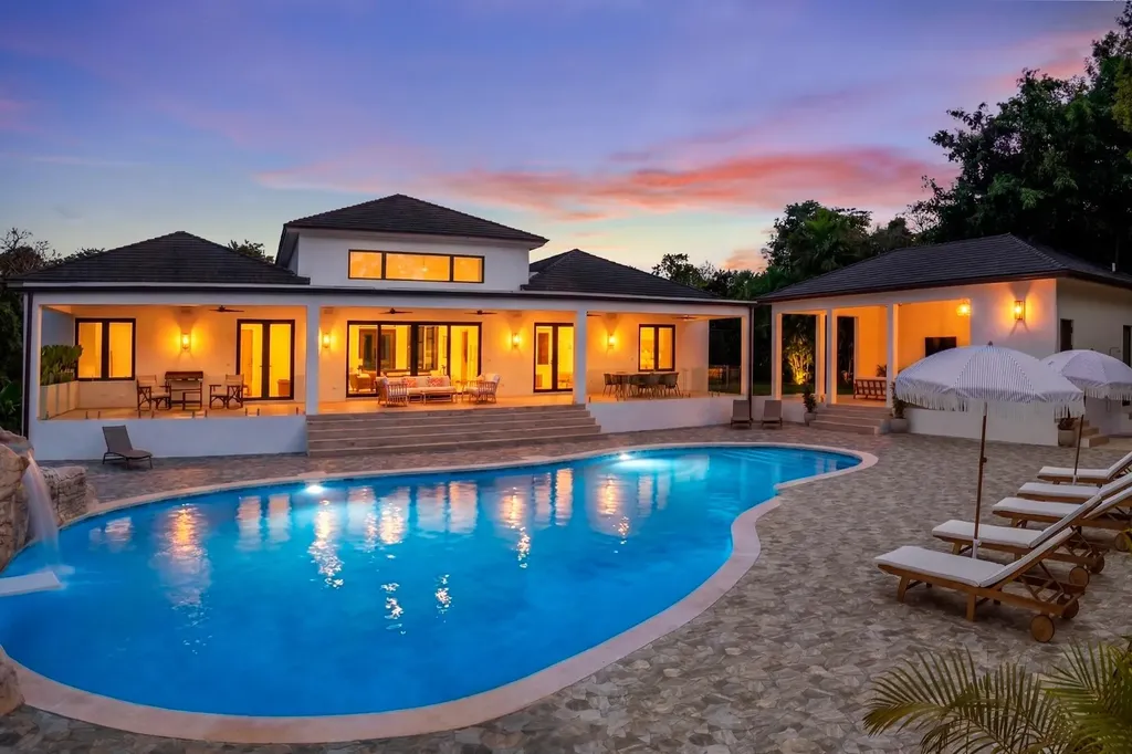 Bali Cinq New Providence Paradise Island BS