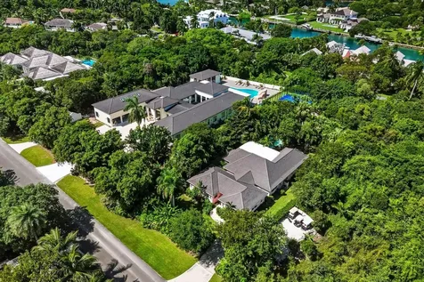 Bali Cinq New Providence Paradise Island BS