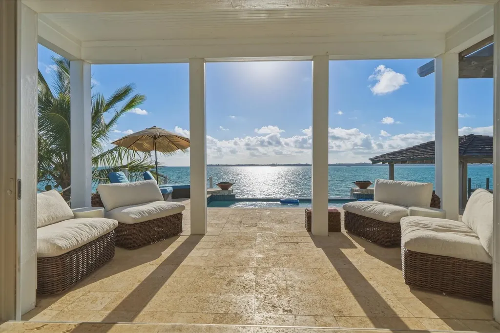 Crown Pigeon Island & Cay Eleuthera BS
