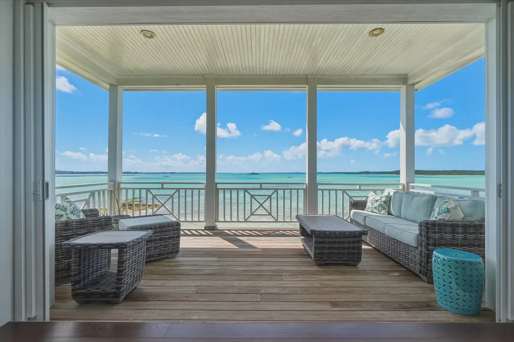 Crown Pigeon Island & Cay Eleuthera BS
