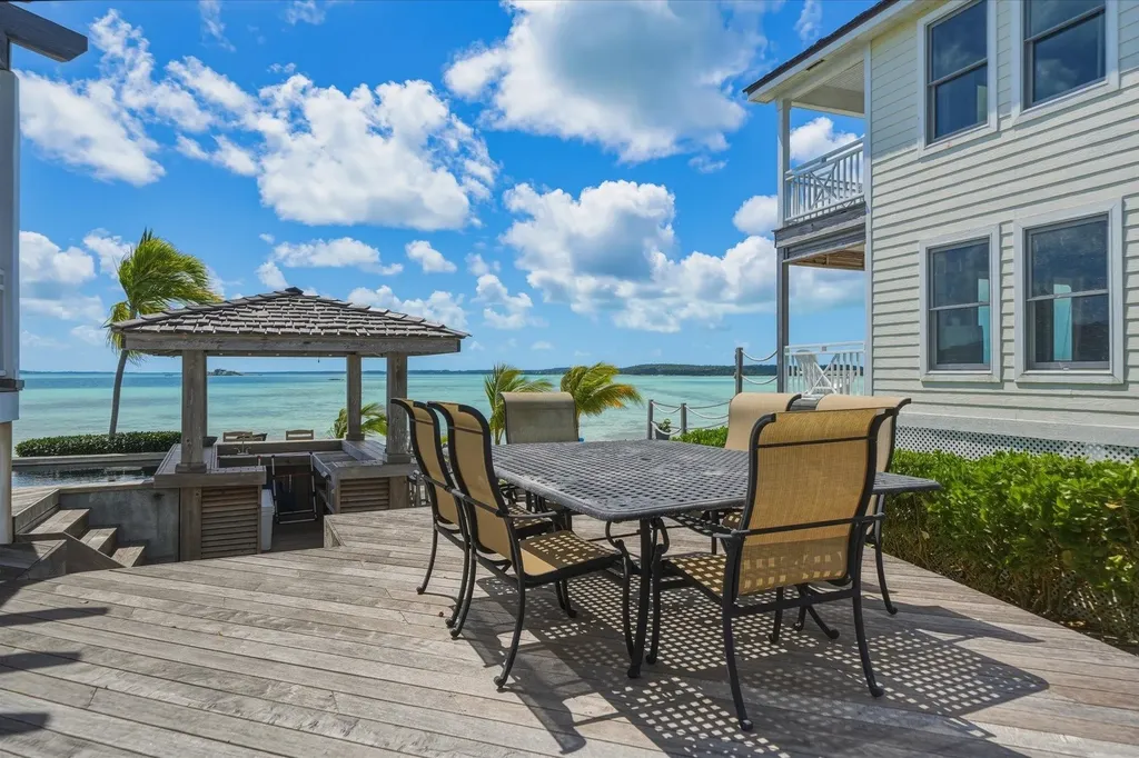 Crown Pigeon Island & Cay Eleuthera BS