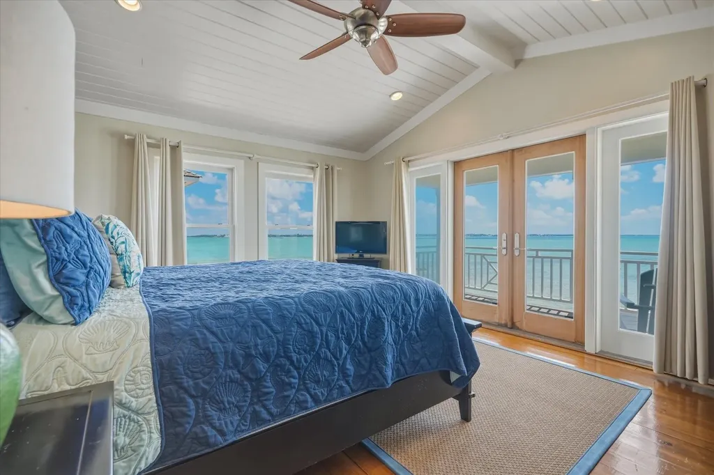 Crown Pigeon Island & Cay Eleuthera BS
