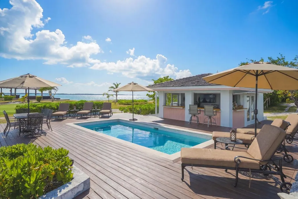 Crown Pigeon Island & Cay Eleuthera BS