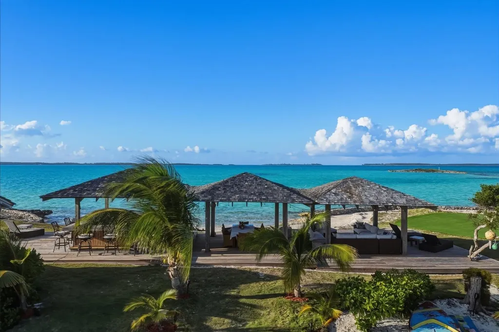 Crown Pigeon Island & Cay Eleuthera BS
