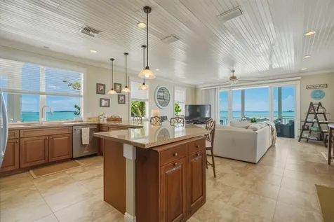 Crown Pigeon Island & Cay Eleuthera BS