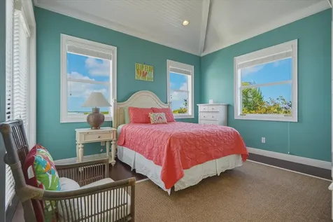 Crown Pigeon Island & Cay Eleuthera BS
