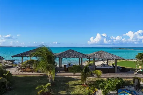 Crown Pigeon Island & Cay Eleuthera BS