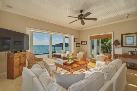 Crown Pigeon Island & Cay Eleuthera BS