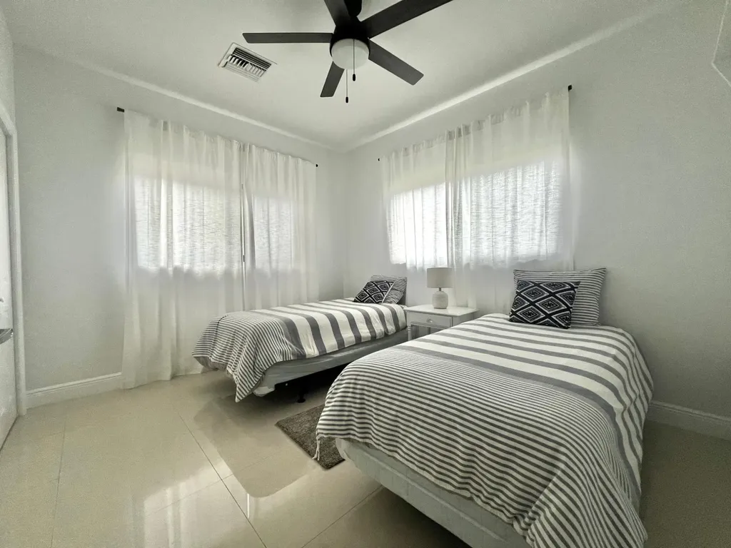 Venetian West New Providence Paradise Island BS