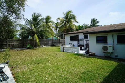 Kool Acres 30 New Providence Paradise Island BS