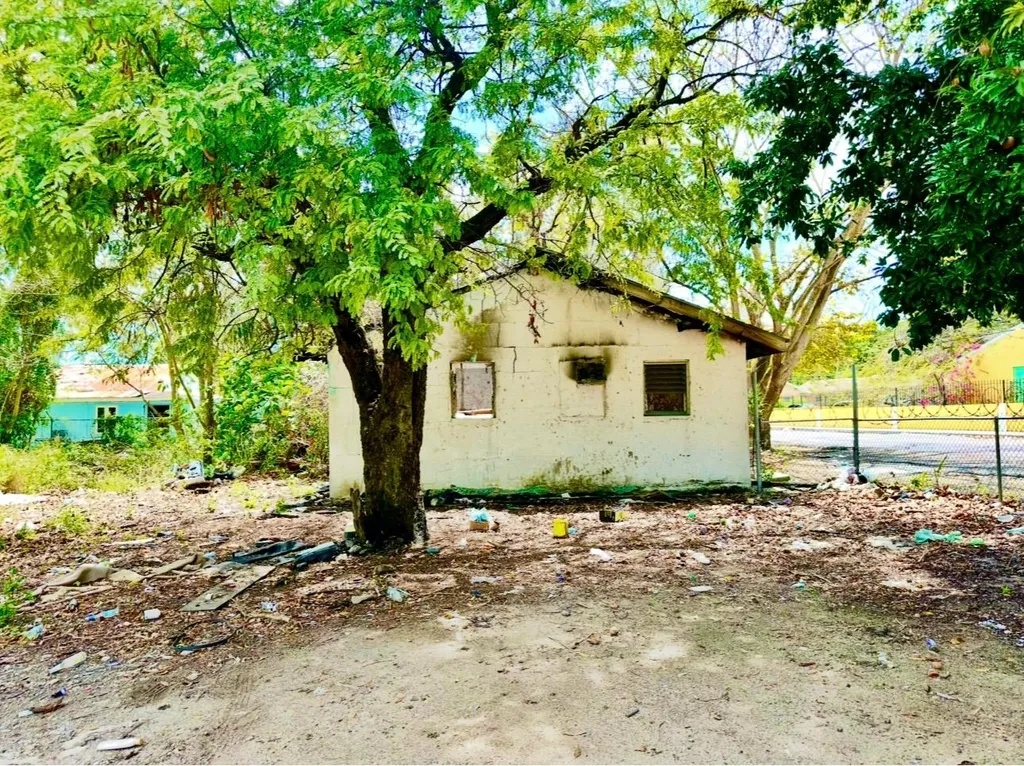 Oakes Field 13,814 Comlot New Providence Paradise Island BS