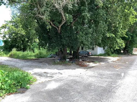 Oakes Field 13,814 Comlot New Providence Paradise Island BS
