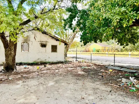 Oakes Field 13,814 Comlot New Providence Paradise Island BS