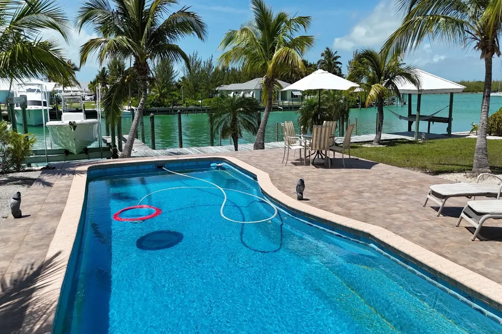 Turtle's Landing Tcb Abaco BS