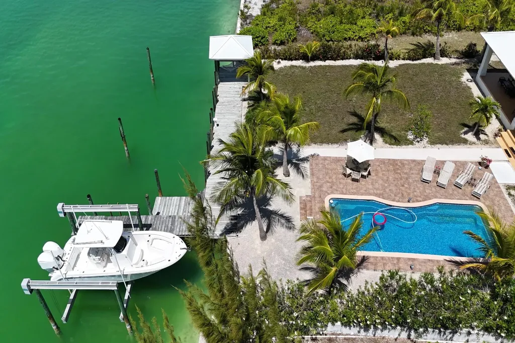 Turtle's Landing Tcb Abaco BS