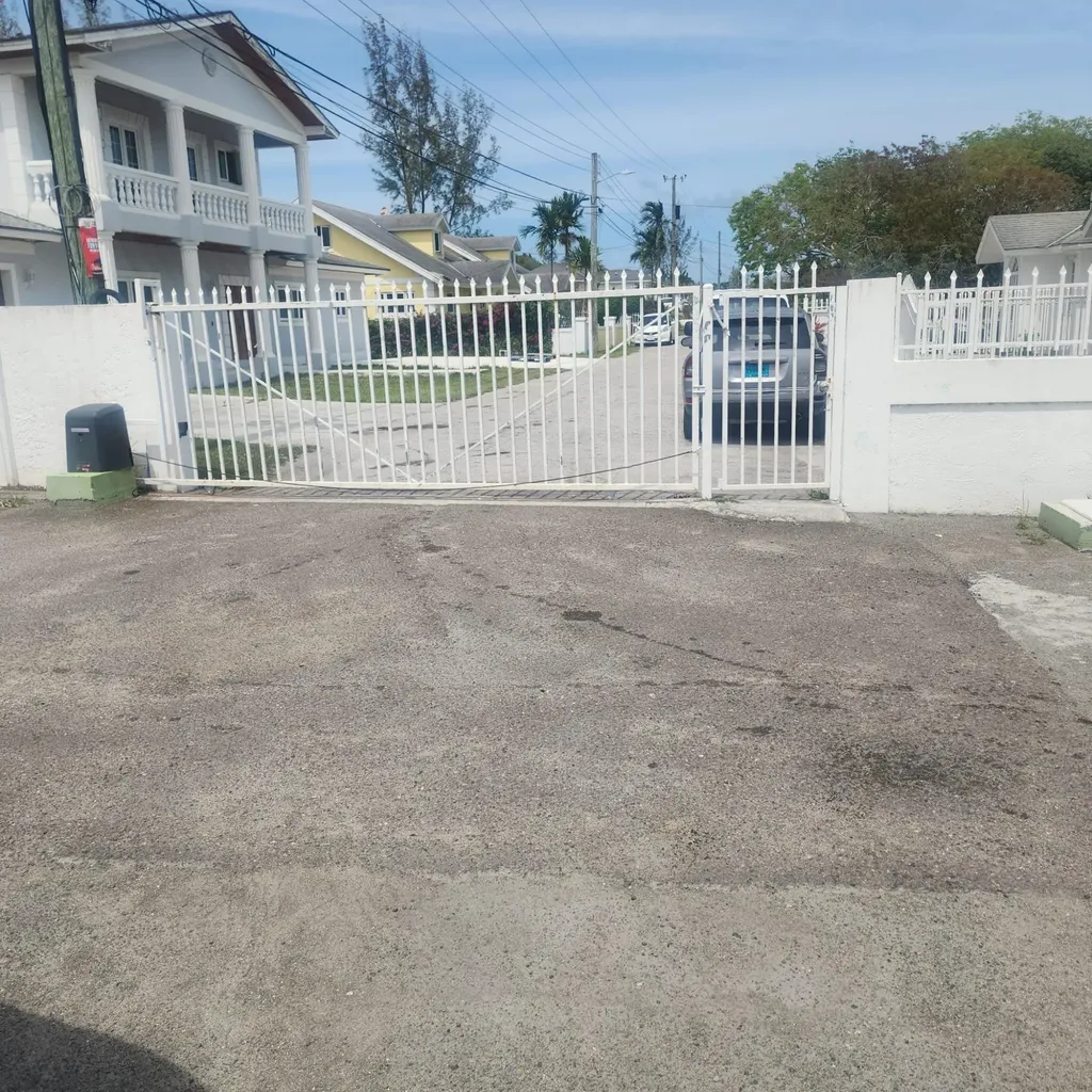 Annies Close New Providence Paradise Island BS