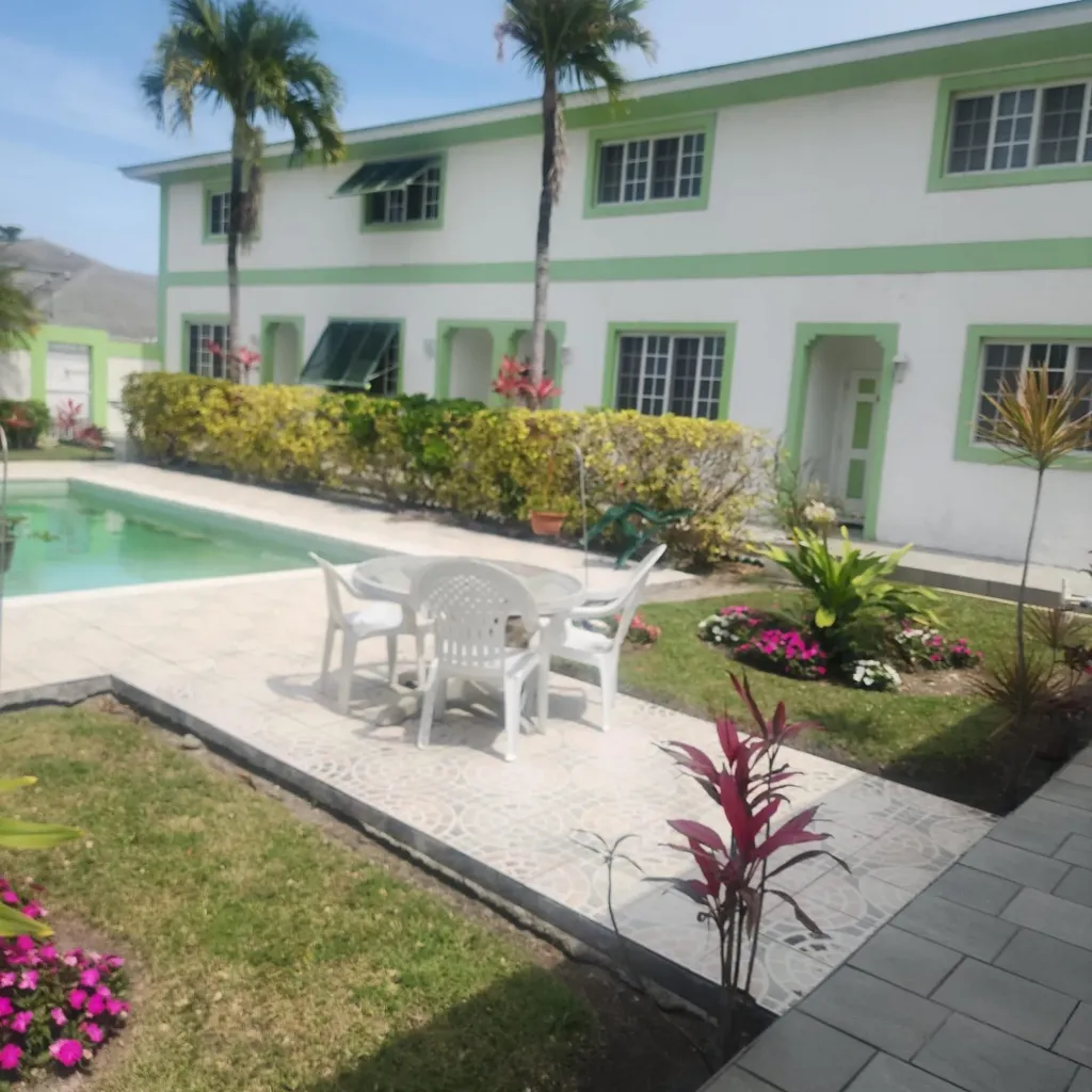 Annies Close New Providence Paradise Island BS