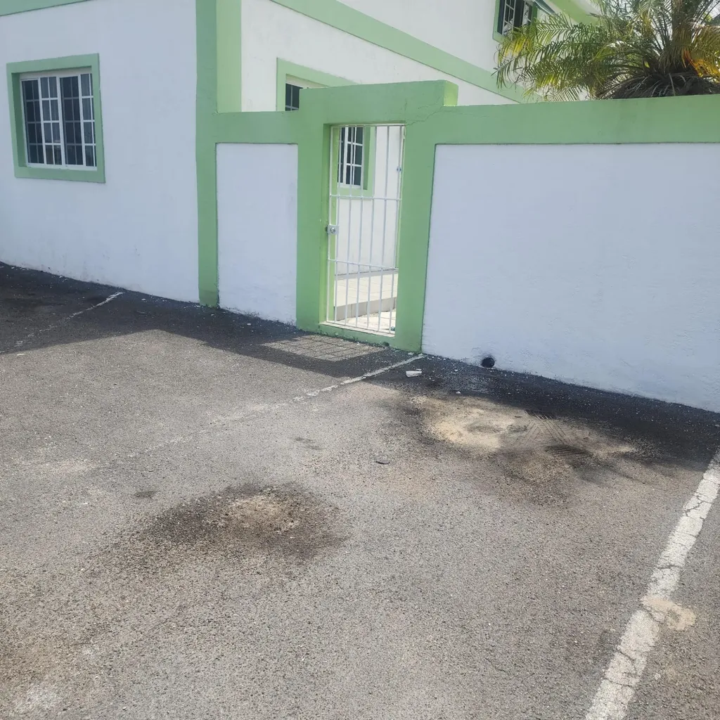 Annies Close New Providence Paradise Island BS