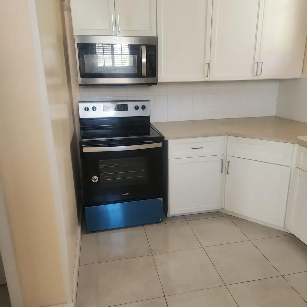 Annies Close New Providence Paradise Island BS