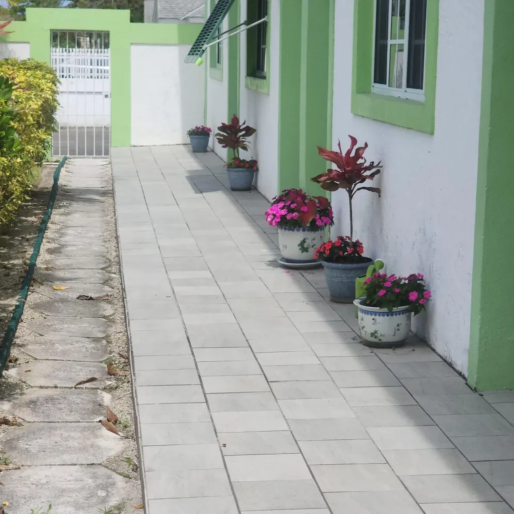 Annies Close New Providence Paradise Island BS