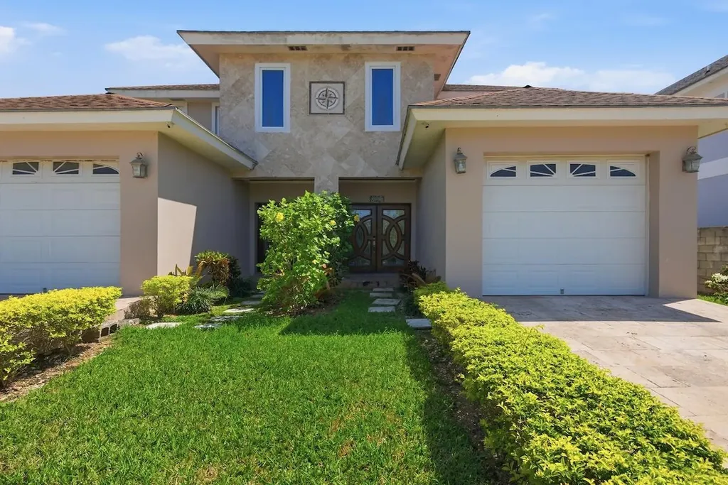 305 Marlin Road New Providence Paradise Island BS