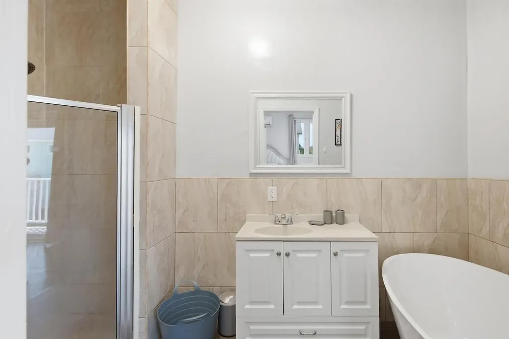 305 Marlin Road New Providence Paradise Island BS