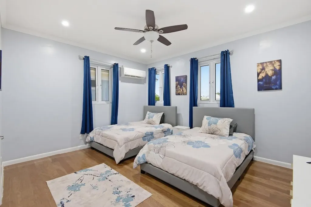 305 Marlin Road New Providence Paradise Island BS