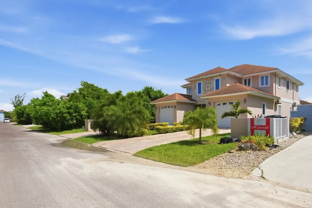 305 Marlin Road New Providence Paradise Island BS