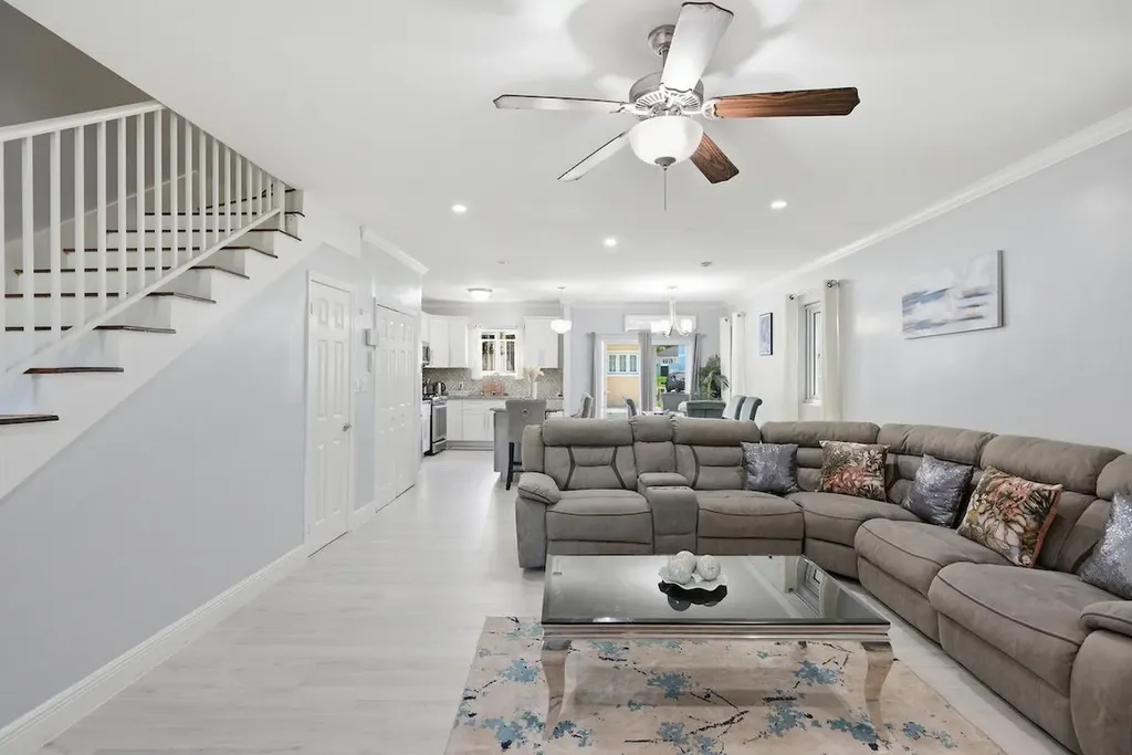 305 Marlin Road New Providence Paradise Island BS
