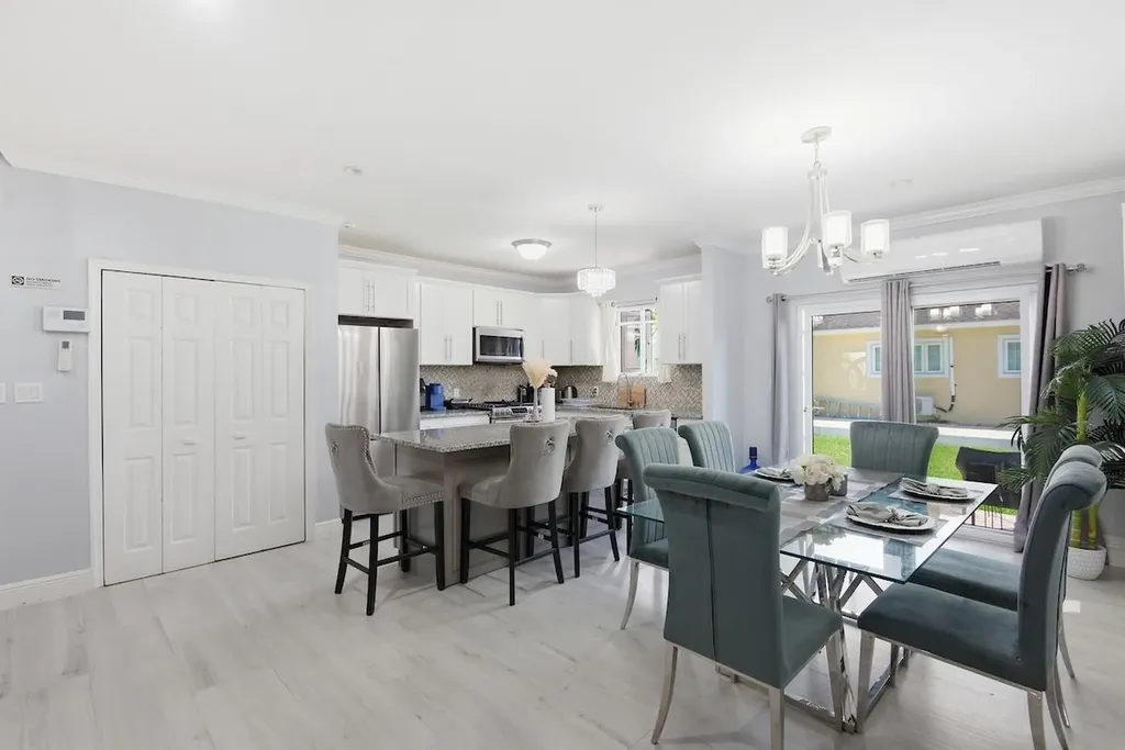305 Marlin Road New Providence Paradise Island BS