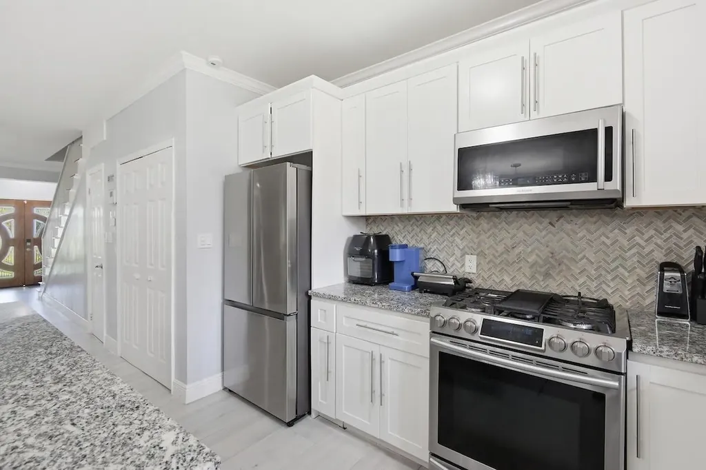 305 Marlin Road New Providence Paradise Island BS