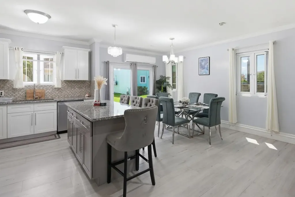 305 Marlin Road New Providence Paradise Island BS