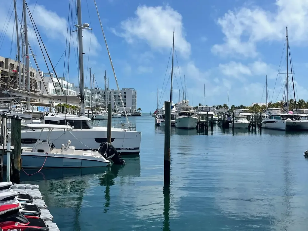 Palm Cay Marina 76/77 New Providence Paradise Island BS