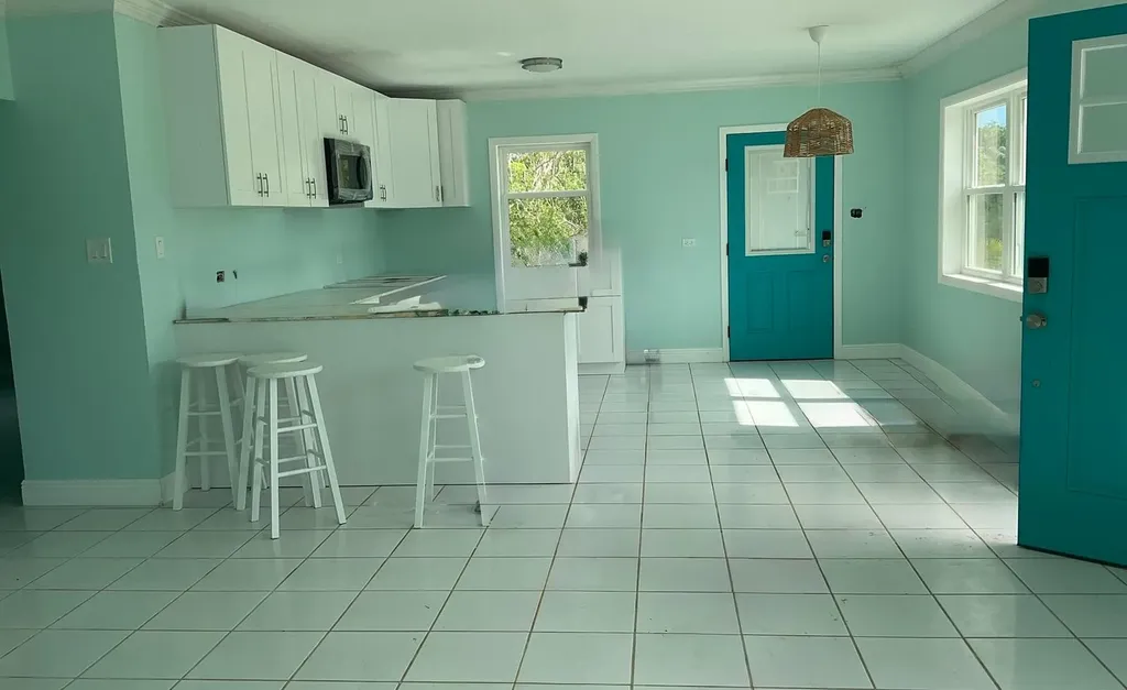 Home In Hamiltons Long Island BS