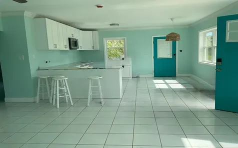 Home In Hamiltons Long Island BS