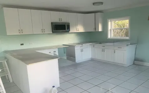 Home In Hamiltons Long Island BS