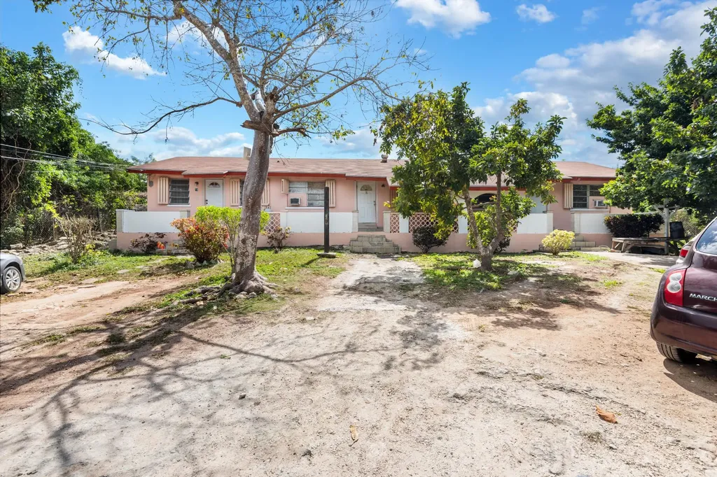 Boatswain Hill Triplex New Providence Paradise Island BS