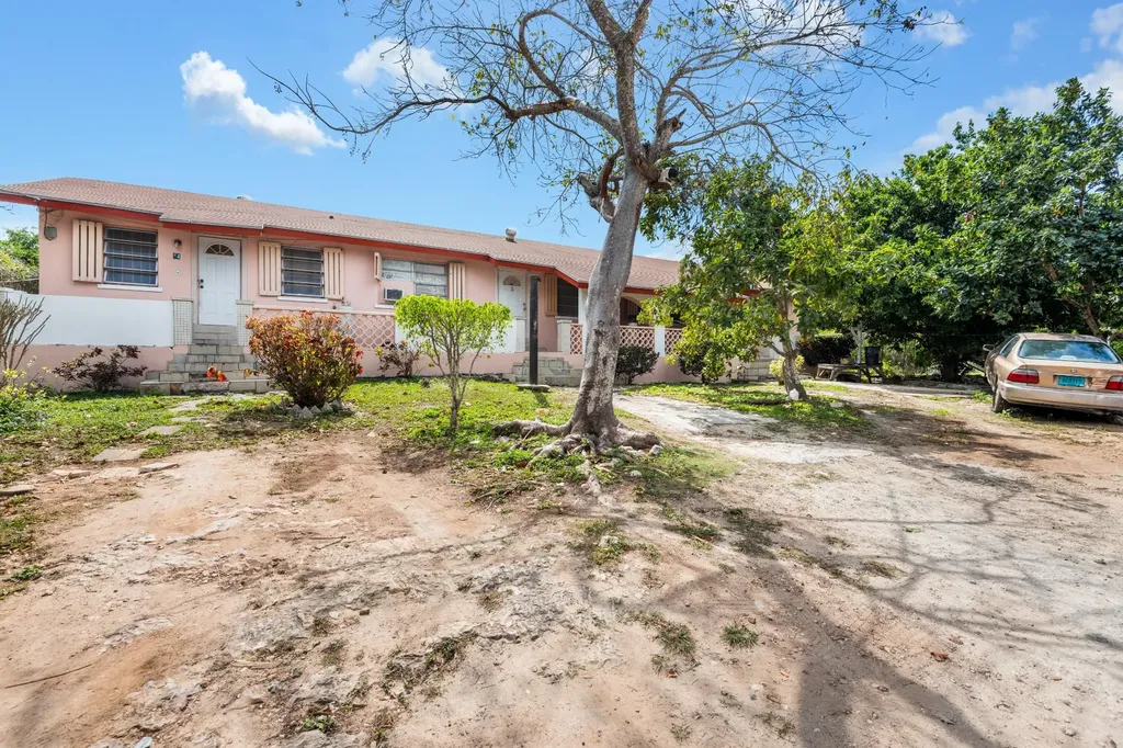 Boatswain Hill Triplex New Providence Paradise Island BS