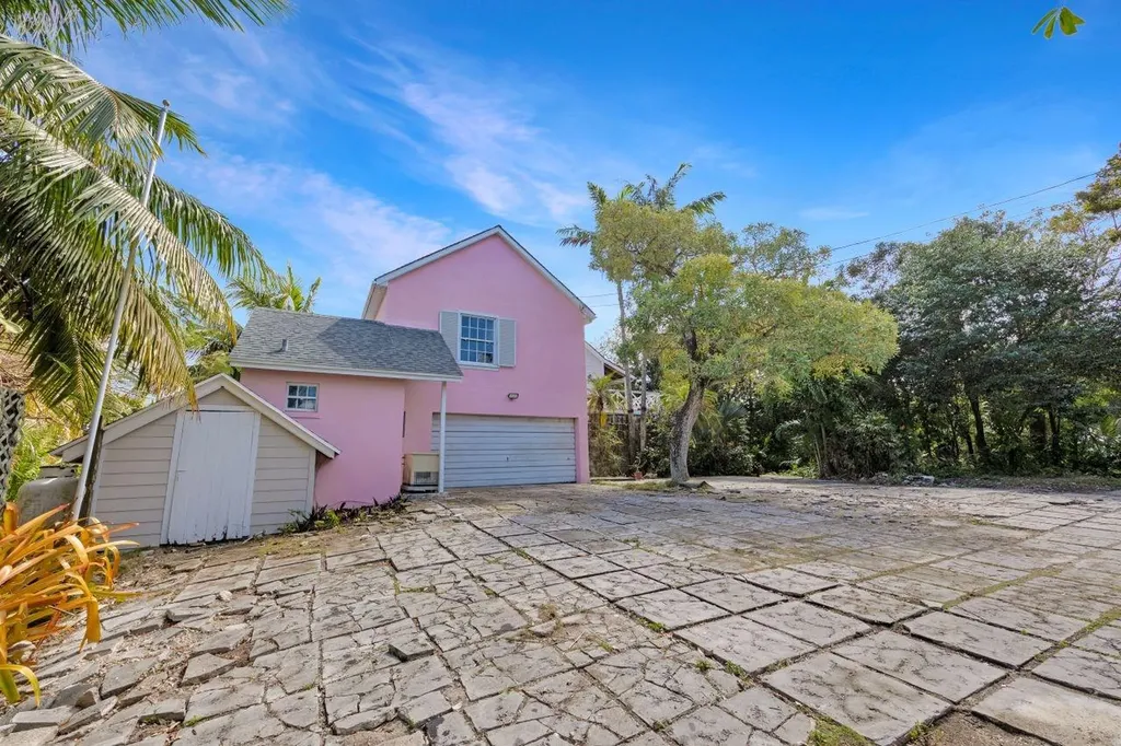Bernard Road New Providence Paradise Island BS