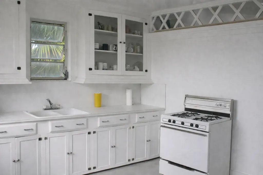10th Street 3rd Lot S Eleuthera BS