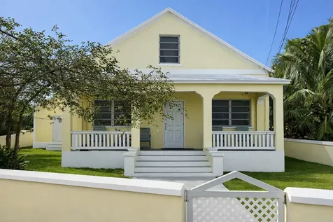 10th Street 3rd Lot S Eleuthera BS
