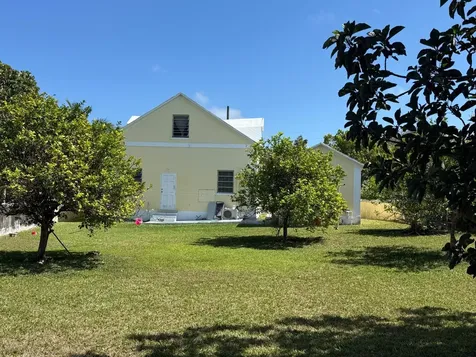 10th Street 3rd Lot S Eleuthera BS