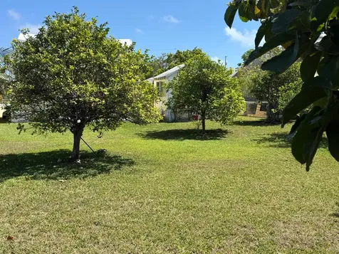 10th Street 3rd Lot S Eleuthera BS