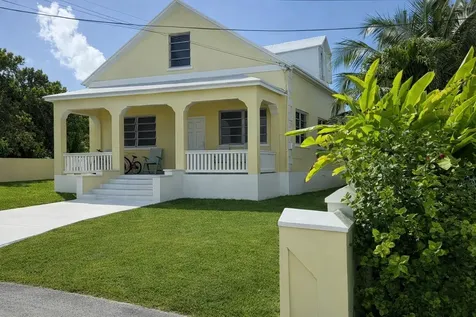 10th Street 3rd Lot S Eleuthera BS