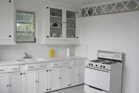 10th Street 3rd Lot S Eleuthera BS