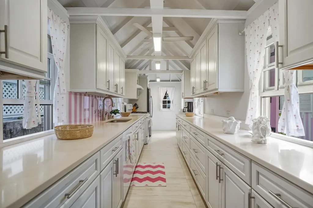 Doll House Eleuthera BS