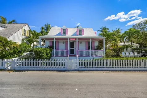 Doll House Eleuthera BS