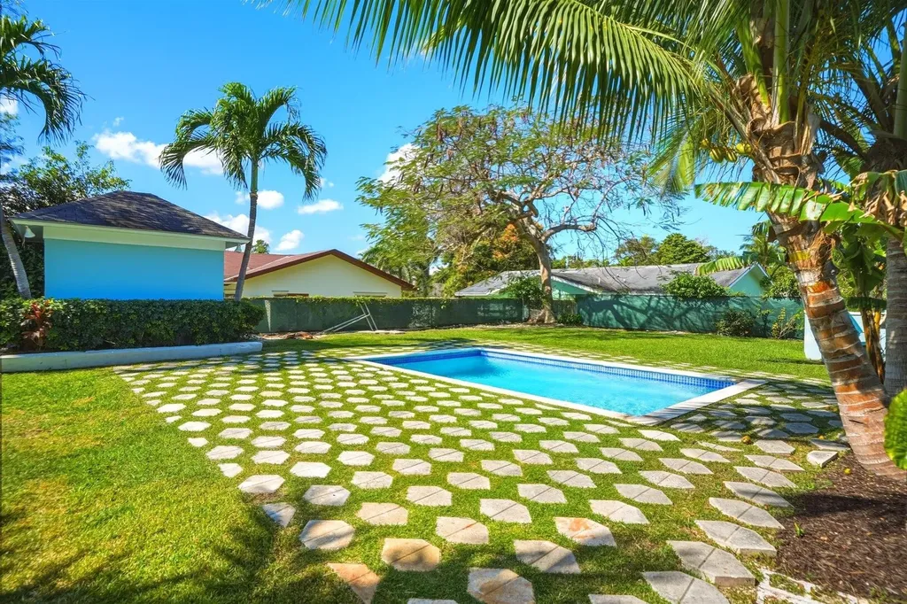 51 Tuckaway Road New Providence Paradise Island BS